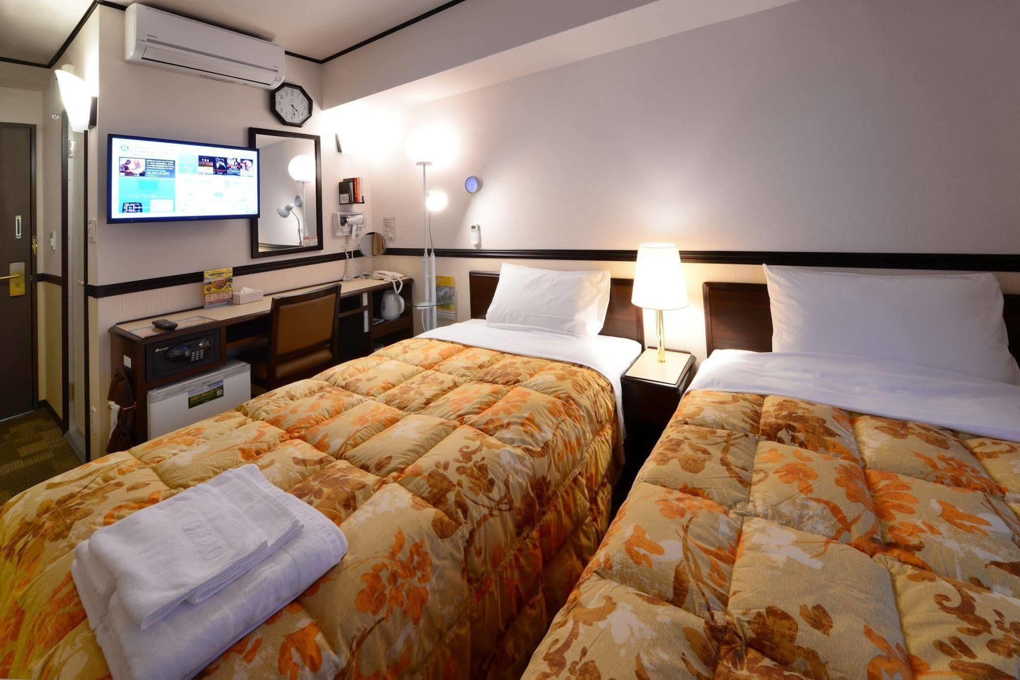 Toyoko Inn Hiroshima-Eki Minami-Guchi Migi Exterior foto